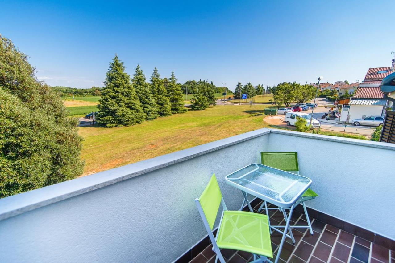 Apartments Pernar Пореч Экстерьер фото