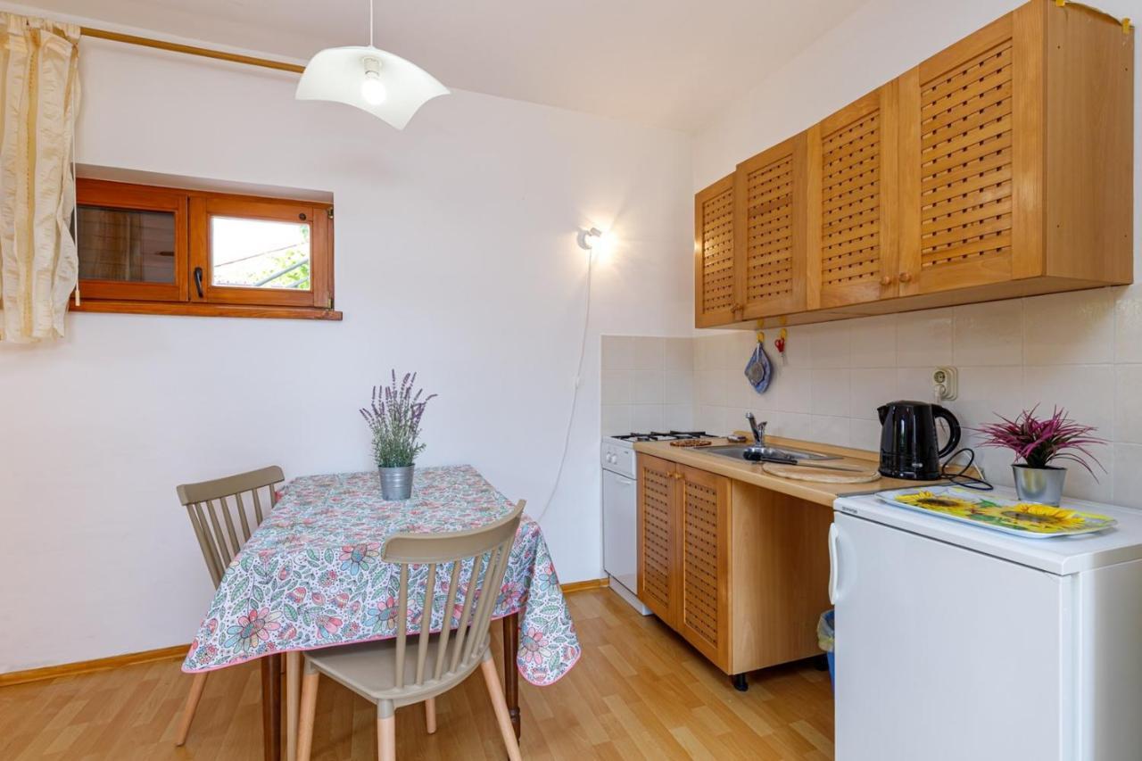 Apartments Pernar Пореч Экстерьер фото