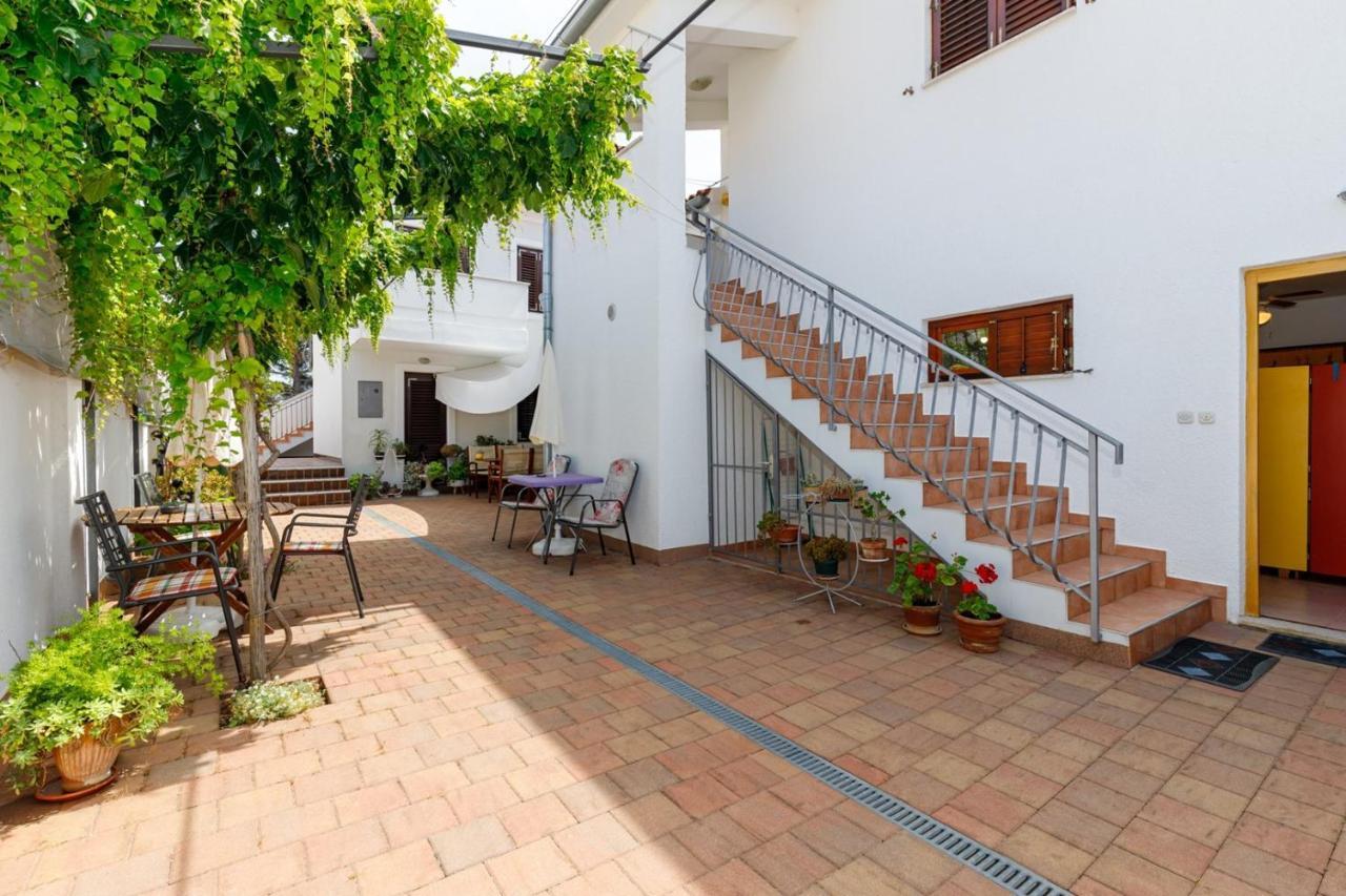 Apartments Pernar Пореч Экстерьер фото