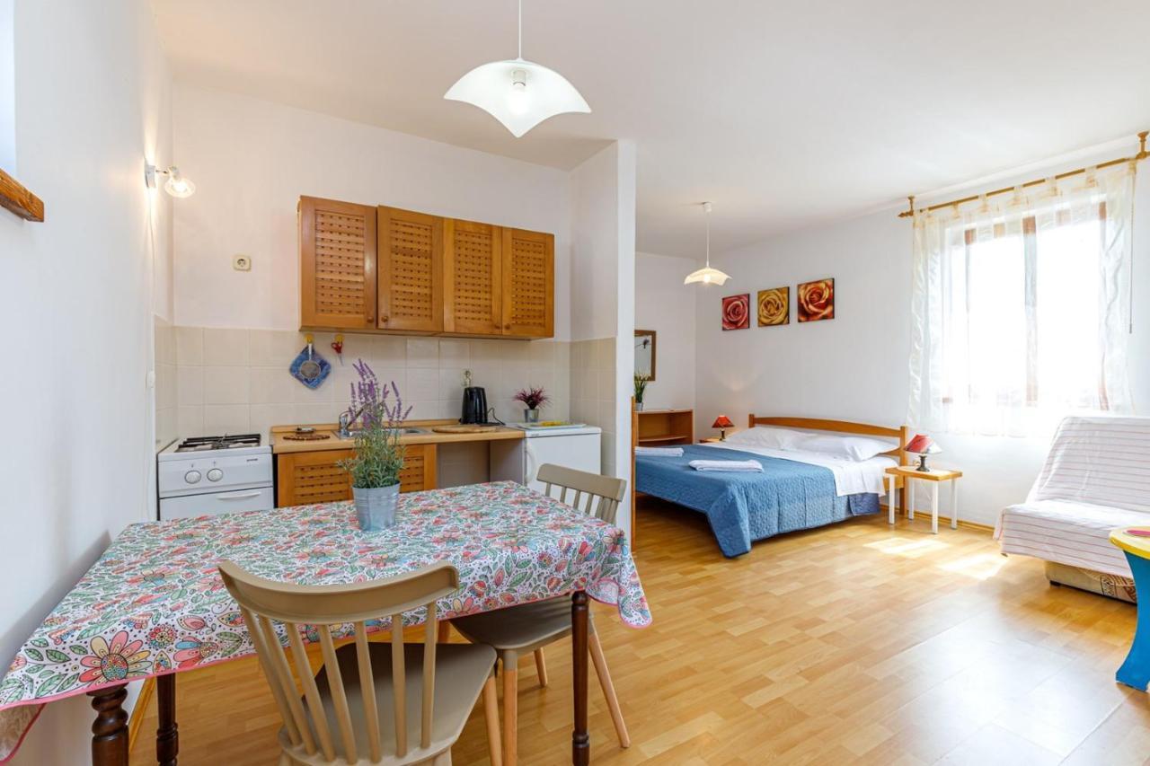 Apartments Pernar Пореч Экстерьер фото
